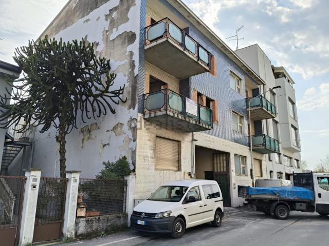 Appartamento in vendita di 65 m² in Via Giovanni Giacosa, 6