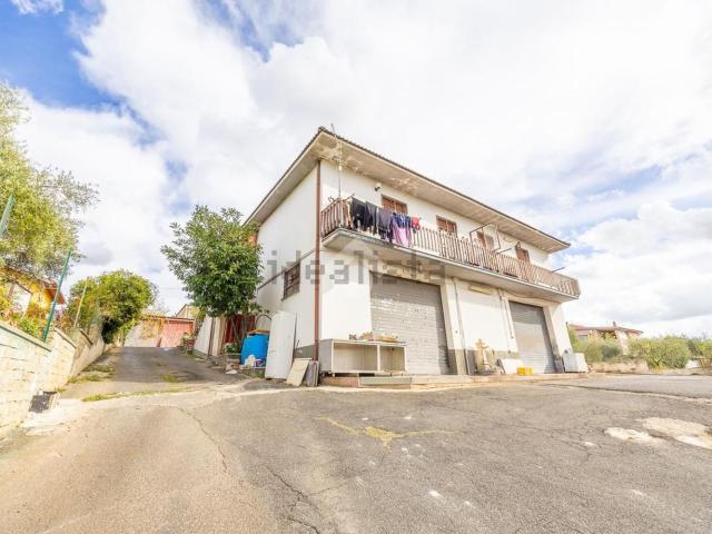 Appartamento in vendita di 65 m² in Viale Fontanile delle Zinne