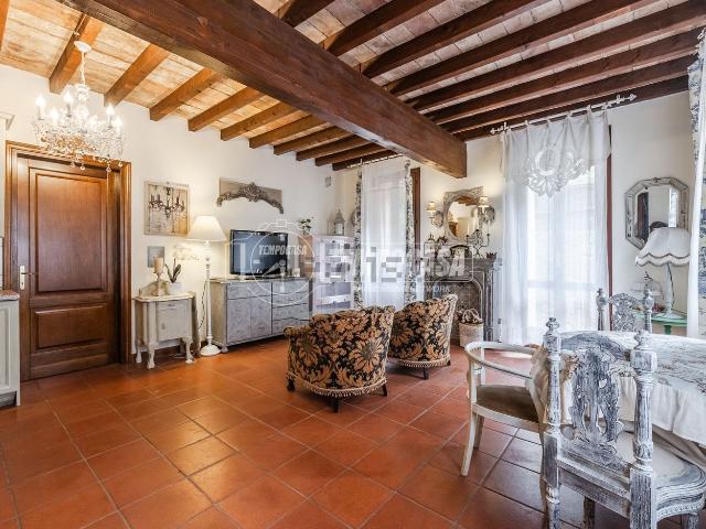Appartamento in vendita di 68 m² in Via Crespellani, 8