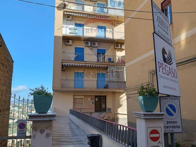 Appartamento in vendita di 73 m² in Via Gioeni, 100