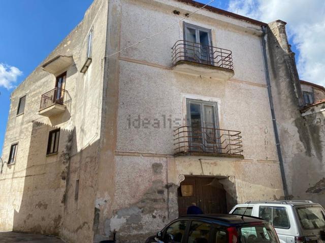 Appartamento in vendita di 700 m² in Via Giglio, 2