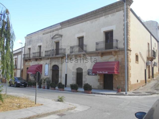 Appartamento in vendita di 700 m² in Via di Stefano Perez, 36