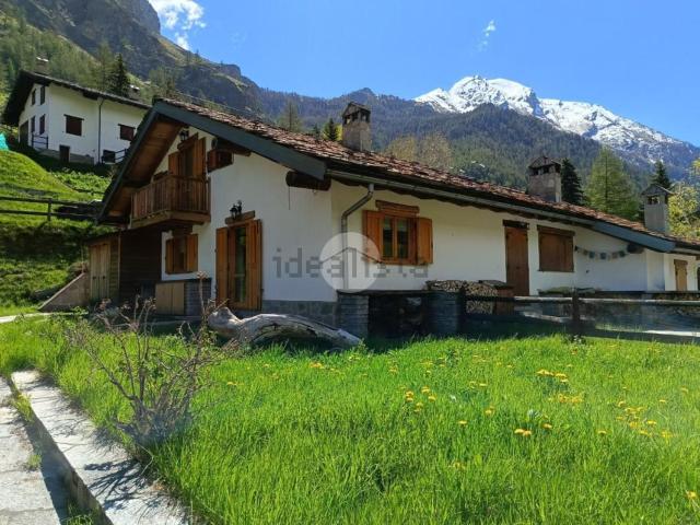 Appartamento in vendita di 70 m² in Frazione Les Toules, 33