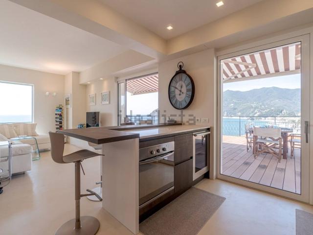 Appartamento in vendita di 70 m² in Lungomare Dante Alighieri, 2
