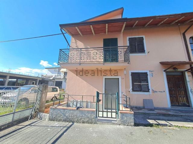 Appartamento in vendita di 70 m² in Strada Statale 1, 128