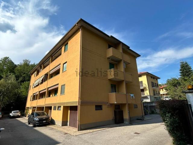 Appartamento in vendita di 70 m² in Via U. Foscolo, 12