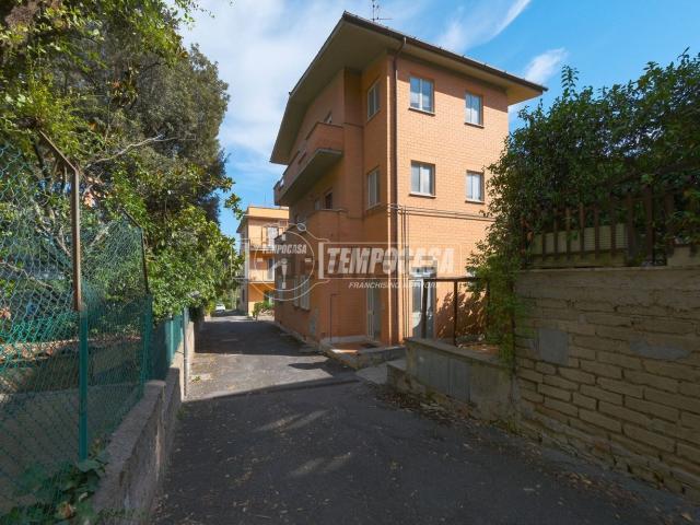 Appartamento in vendita di 70 m² in Via Varco Sabino, 13