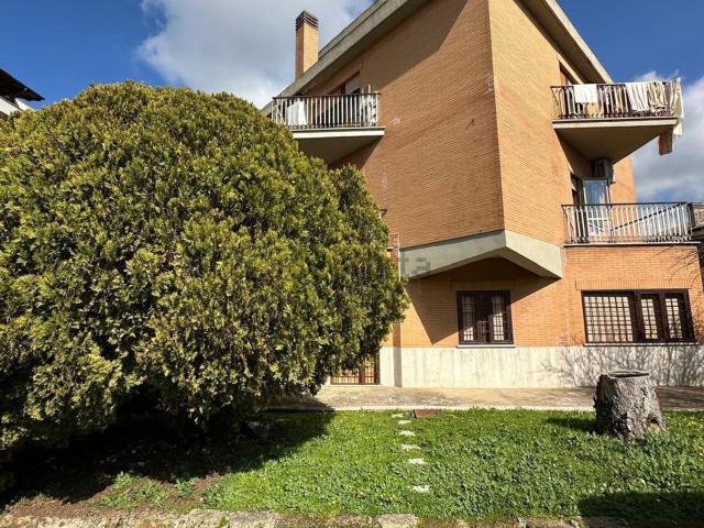 Appartamento in vendita di 70 m² in Via Anagnina, 354
