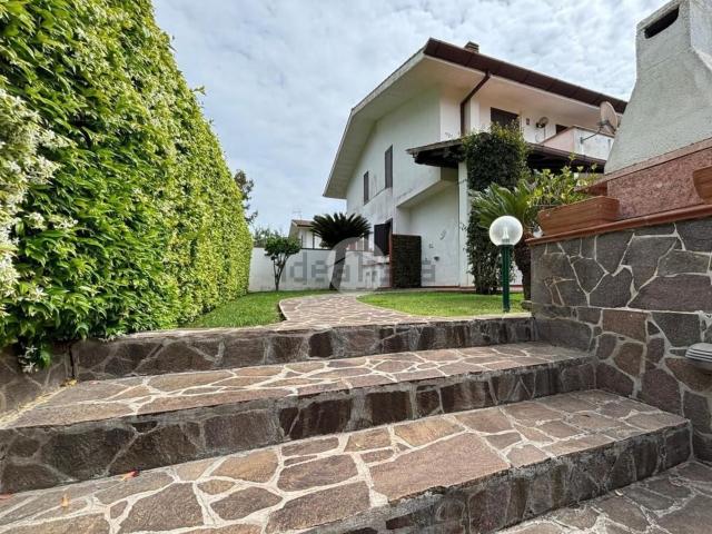 Appartamento in vendita di 70 m² in Via delle Farnie, 36