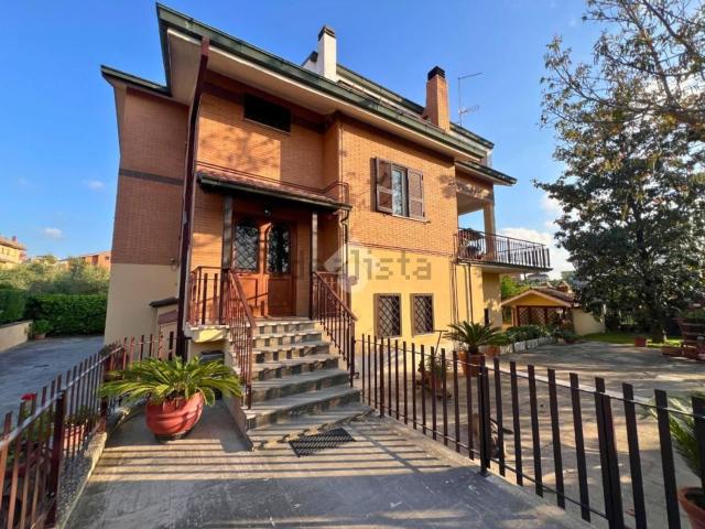 Appartamento in vendita di 70 m² in Via di Vermicino, 60