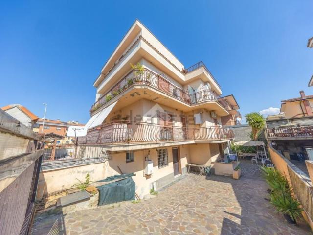 Appartamento in vendita di 70 m² in Via di Lunghezza, 1