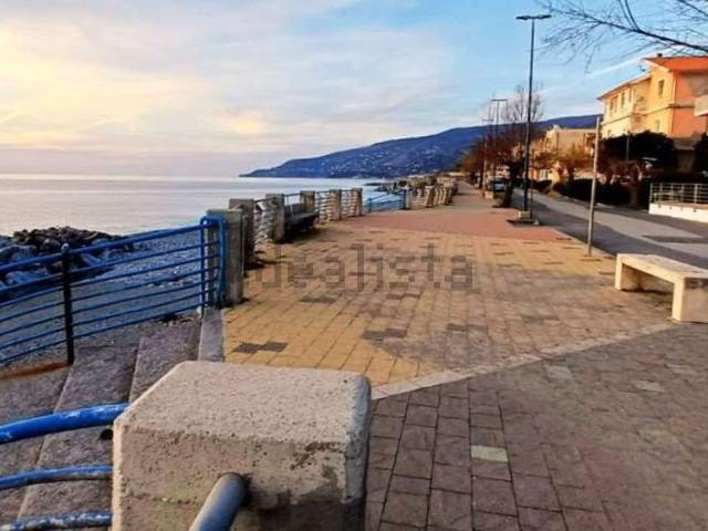 Appartamento in vendita di 70 m² in Via Lungomare