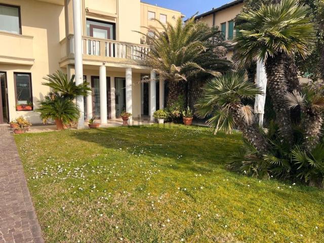 Appartamento in vendita di 70 m² in Viale Giosuè Carducci, 55049