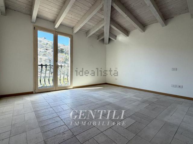 Appartamento in vendita di 70 m² in Via l&apos Aldiola
