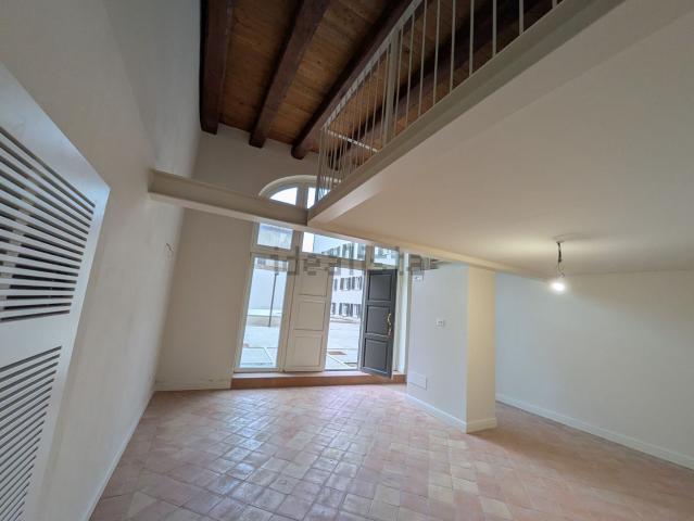 Appartamento in vendita di 71 m² in Via Varese