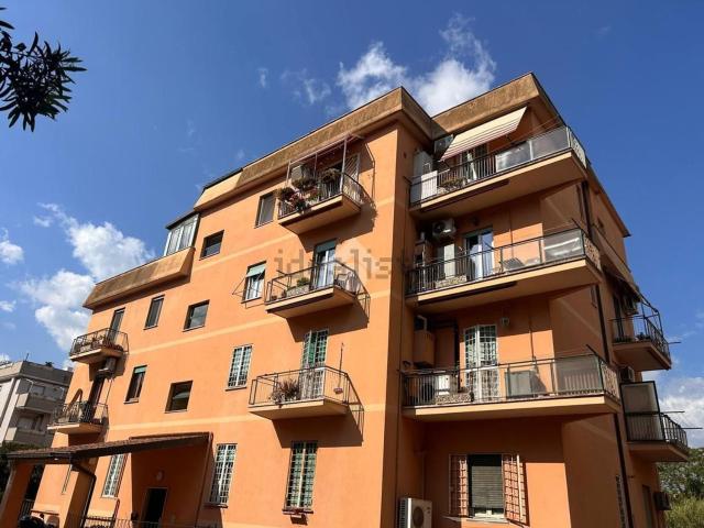 Appartamento in vendita di 72 m² in Via Grottaferrata, 65