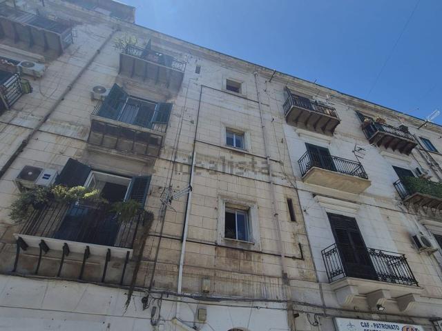 Appartamento in vendita di 71 m² in Via Papireto, 66