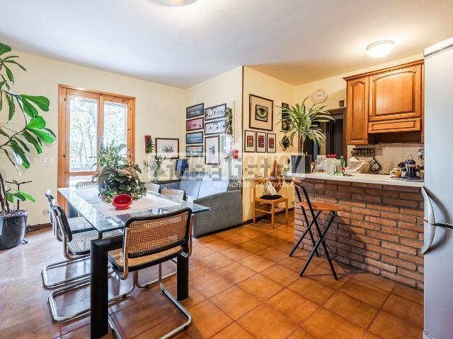 Appartamento in vendita di 72 m² in Via Medaglie D&apos Oro, 115