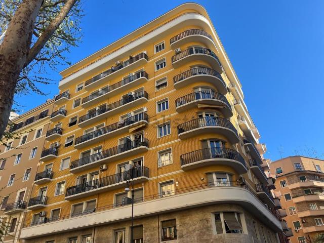 Appartamento in vendita di 72 m² in Viale del Vignola, 111
