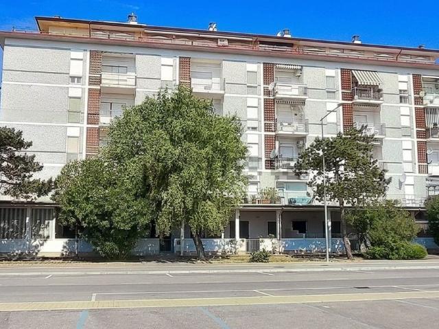 Appartamento in vendita di 77 m² in Via DELLA COSTALUNGA, 8