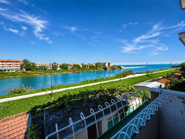 Appartamento in vendita di 77 m² in Viale Carlo Zavagli, 118