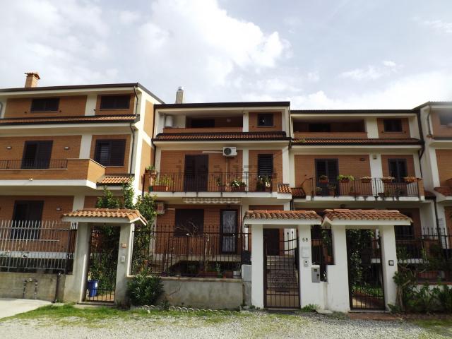 Appartamento in vendita di 77 m² in Viale Suor Brigida Postorino, 68