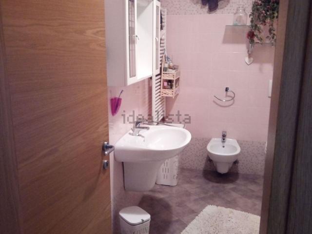 Appartamento in vendita di 74 m² in Via dei laghi, 57