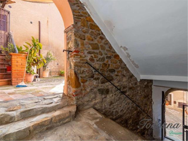 Appartamento in vendita di 74 m² in Via Martiri d&apos Istia, 6