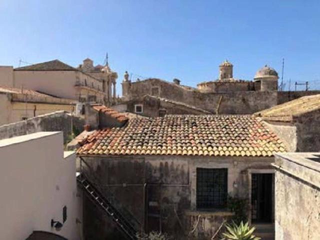 Appartamento in vendita di 750 m² in Via Saverio Landolina, 5