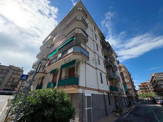 Appartamento in vendita di 75 m² in Via Varatella