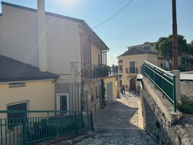 Appartamento in vendita di 75 m² in Via Campo San Leonardo Inferiore, 48
