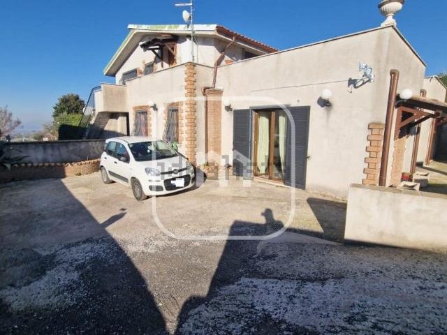 Appartamento in vendita di 75 m² in Via Colle della Cisterna, 12