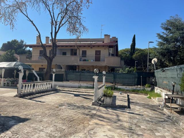 Appartamento in vendita di 75 m² in Via del Pino, 11