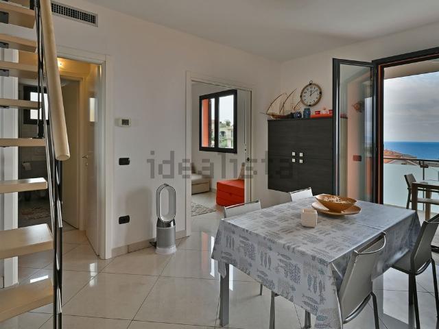 Appartamento in vendita di 75 m² in Via della Cornice, 143