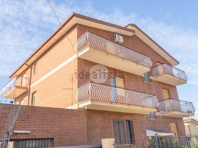 Appartamento in vendita di 75 m² in Via Frontone, 1