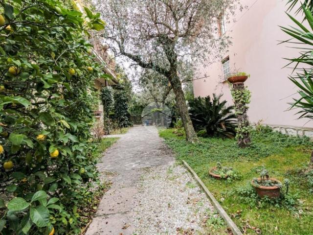 Appartamento in vendita di 75 m² in Via Giosuè Carducci