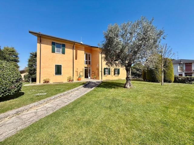 Appartamento in vendita di 75 m² in Via Lugana