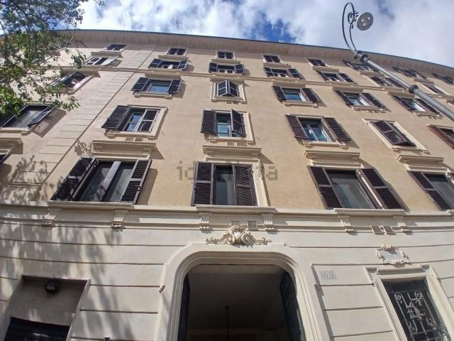 Appartamento in vendita di 75 m² in Via Marmorata