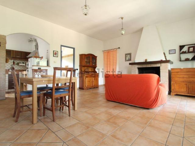 Appartamento in vendita di 75 m² in Via Mirtense