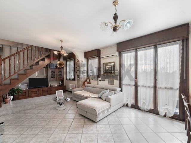 Appartamento in vendita di 75 m² in Via Monsignor Luigi Castelli, 12