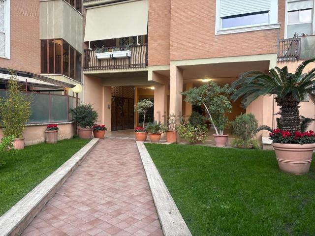 Appartamento in vendita di 75 m² in Viale dei Colli Portuensi, 545