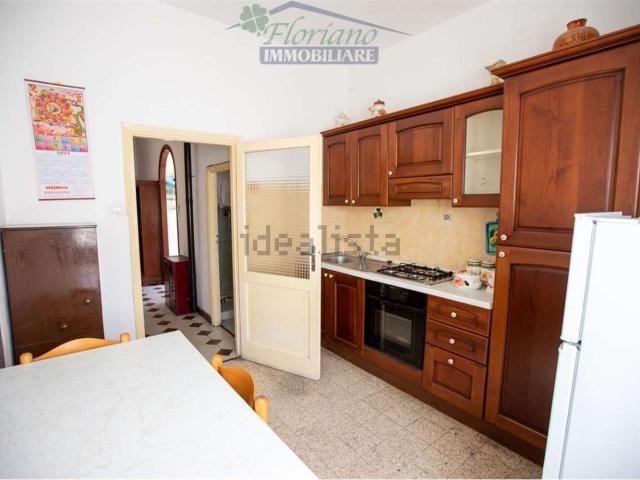Appartamento in vendita di 75 m² in Viale dei Pini, 44