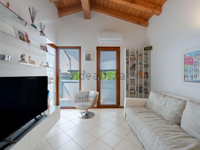 Appartamento in vendita di 75 m² in Viale dei Platani, 34