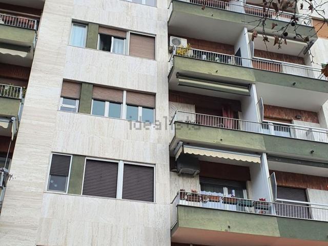 Appartamento in vendita di 75 m² in Viale Ergisto Bezzi, 77