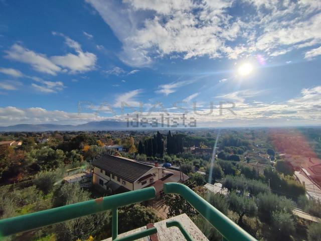 Appartamento in vendita di 75 m² in Viale Salvo D&apos Acquisto, 239