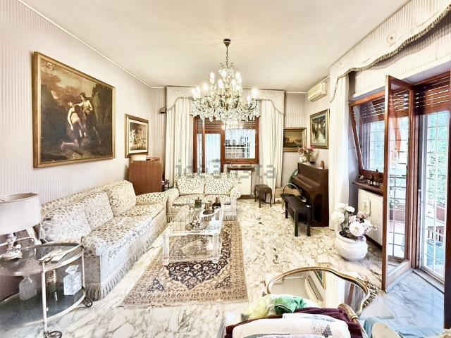 Appartamento in vendita di 75 m² in Viale Tirreno, 190