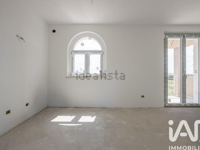 Appartamento in vendita di 76 m² in Strada Provinciale Helvia Recina
