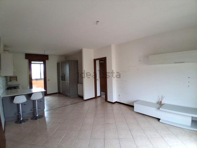 Appartamento in vendita di 76 m² in Via Argine Po, 54