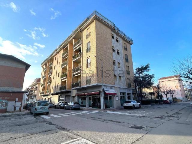 Appartamento in vendita di 76 m² in Via Carlo Crivelli, 14
