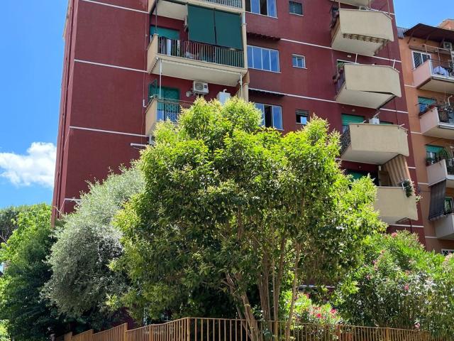 Appartamento in vendita di 76 m² in Via del Quadraro